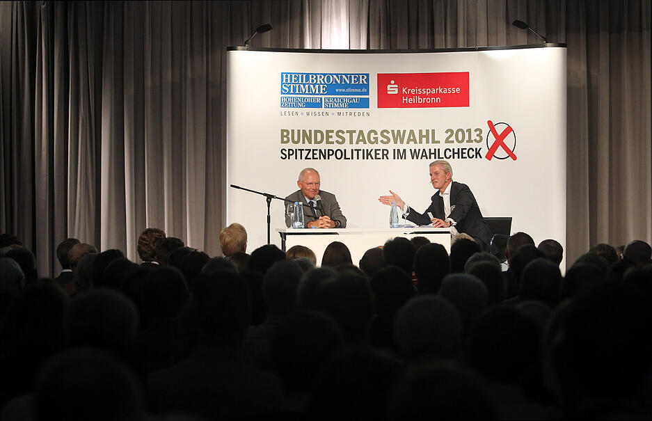 2013: Mal ernst, mal amüsiert: Bundesfinanzminister Wolfgang Schäuble spricht beim Wahlcheck zur Bundestagswahl mit Heilbronner Stimme Chefredakteur Uwe Ralf Heer.