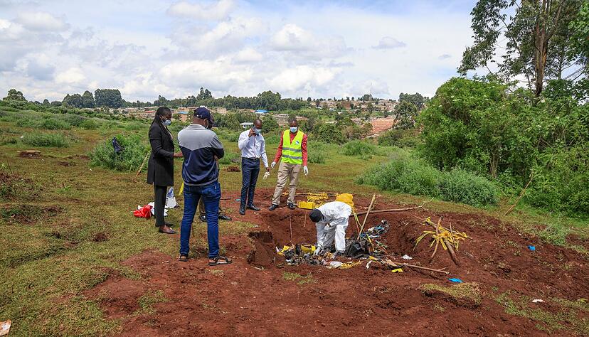 Der Fall von mindestens 33 Leichen in einem Massengrab gibt den kenianischen Ermittlern Rätsel auf. Der Fall von mindestens 33 Leichen in einem Massengrab gibt den kenianischen Ermittlern Rätsel auf.
