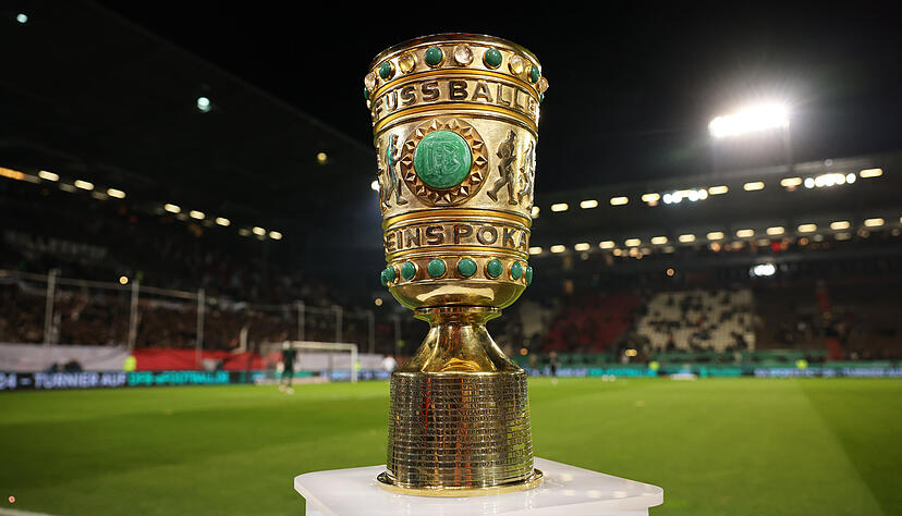 In der ersten Runde des DFB-Pokals spielt der VfB Stuttgart bei Zweitligist Preußen Münster. Die Partie wird live im Free-TV übertragen.