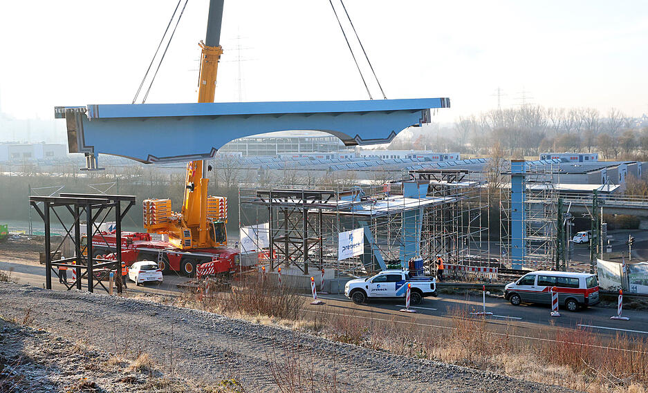 Br&uuml;ckenbau am Schwarz-Digits-Campus: Bilder von den Arbeiten in Bad Friedrichshall