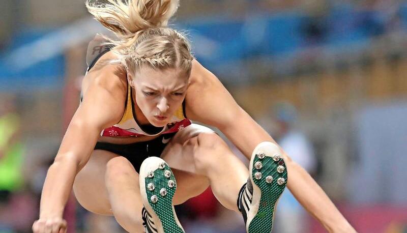 Anna Bühler flog auch in Taipeh aufs Siegerpodest. Mit 6,38 Metern holte die Weitspringerin aus Forchtenberg die Bronzemedaille. Nach Silber bei den U?23-Europameisterschaften der zweite internationale Erfolg für die 20-Jährige. Foto: dpa