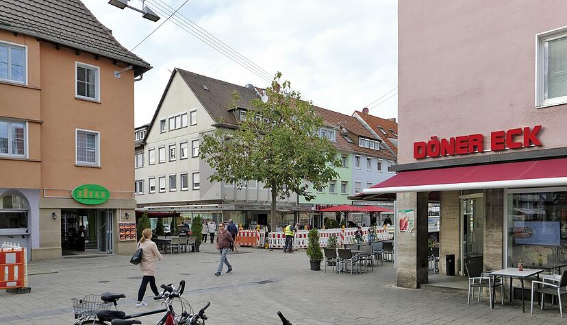 Heilbronn, Sülmerstraße: Hier sind einige konkurrierende Döner-Imbisse teilweise direkte Nachbarn.
Foto: Dennis Mugler Heilbronn, Sülmerstraße: Hier sind einige konkurrierende Döner-Imbisse teilweise direkte Nachbarn.
Foto: Dennis Mugler