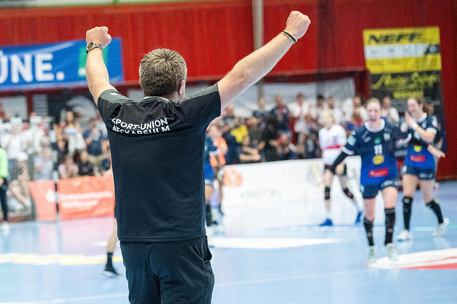 Jubel nach Schlusspfiff: Sport Union Neckarsulm besiegt den HSV Solingen Gäfrath und erreicht den Klassenerhalt.