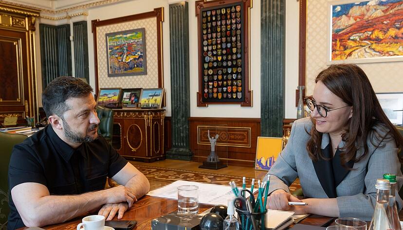 Der ukrainische Pr&auml;sident Wolodymyr Selenskyj beauftragt die stellvertretende Ministerpr&auml;sidentin Julia Swyrydenko mit einer Regierungsumbildung.