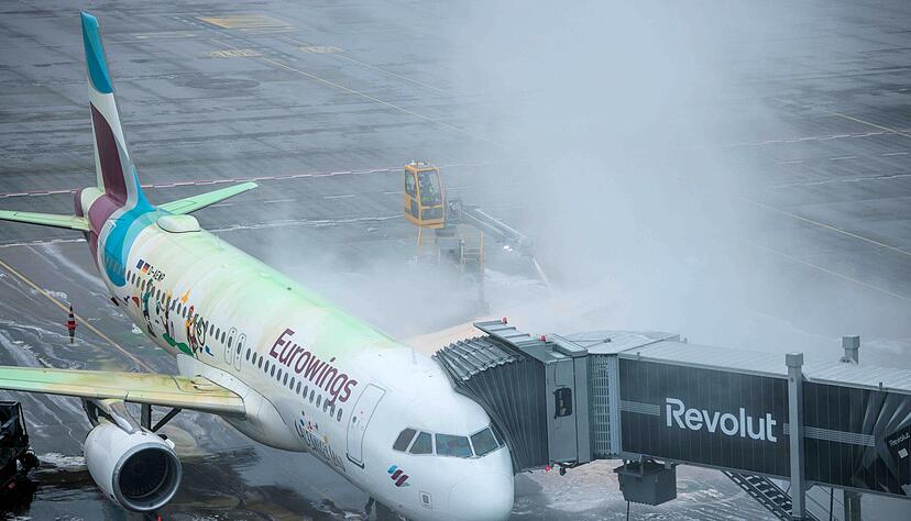 Aufgrund der Witterungen dauert das Enteisen der Maschinen derzeit noch deutlich l&auml;nger als sonst.