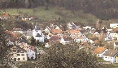 Die Dorfgemeinschaft im idyllisch gelegenen Sindeldorf ist sehr lebendig. Aber niemand will den Job von Ulrike Zeller übernehmen.Foto: Barbara Griesinger