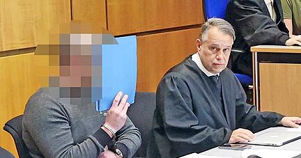 Im Prozess vorm Landgericht Heilbronn muss sich ein 33-jähriger Kosovare wegen des Vorwurfs des gewerbsmäßigen Bandenbetrugs verantworten.
Foto: Archiv/Berger Im Prozess vorm Landgericht Heilbronn muss sich ein 33-jähriger Kosovare wegen des Vorwurfs des gewerbsmäßigen Bandenbetrugs verantworten.
Foto: Archiv/Berger