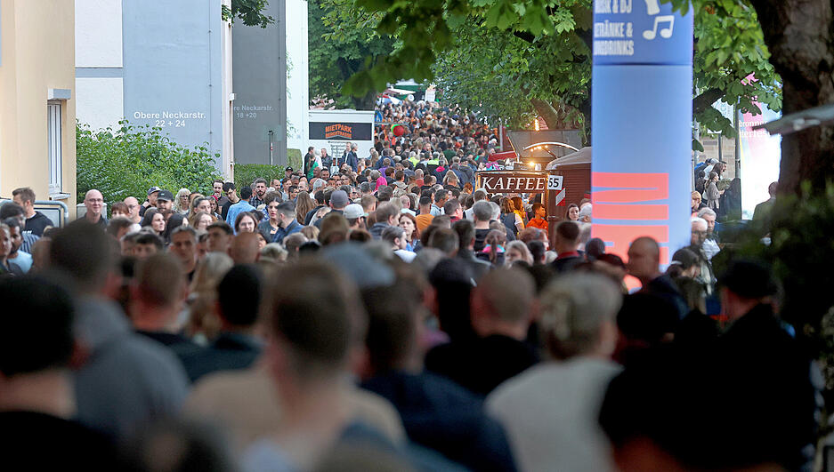 Das Heilbronner Lichterfest hatte am Samstag lange Pech. Das Heilbronner Lichterfest hatte am Samstag lange Pech.