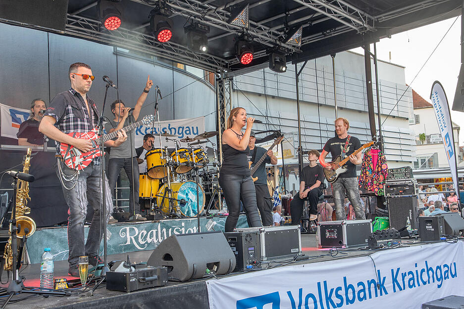 Drei Tage lang verwandelte sich die Innenstadt von Bad Rappenau zur Open-Air-Bühne. Beim 47. Stadtfest sorgten Bands, Kinderprogramm, Lichtinstallationen und kulinarische Angebote für Stimmung.