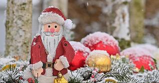 Eine riesige Tanne im Einkaufszentrum, schräge Weihnachtsgeschenke im Sketch-Klassiker und ein rotnasiges Rentier zum Ausmalen - Fakten, Wahrheiten und Erzählungen zu Weihnachten.