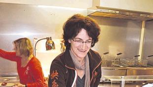 Freundliches Personal: Beim Servieren wird gern auch mal gescherzt. Freundliches Personal: Beim Servieren wird gern auch mal gescherzt.