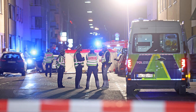 Im Februar 2023 war es in der Wollhausstraße zu einem tödlichen Unfall gekommen. Ein heute 21-Jähriger muss sich vor Gericht verantworten. Im Februar 2023 war es in der Wollhausstraße zu einem tödlichen Unfall gekommen. Ein heute 21-Jähriger muss sich vor Gericht verantworten.