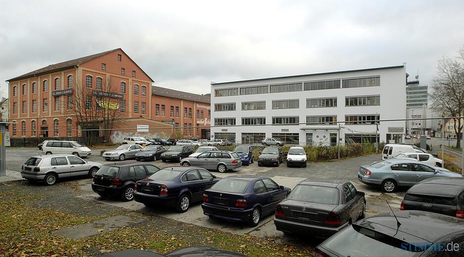 2008: Noch stehen links die Hallen des ehemaligen Einrichtungshauses Fritzsch. Die Gebäude der Küchenstudios Bulthaup bleiben dem Gelände erhalten.