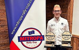 Freude im November: Rallye-Pilot René Noller räumte bei der Siegerehrung des Mitropa Cup am Chiemsee ab. Freude im November: Rallye-Pilot René Noller räumte bei der Siegerehrung des Mitropa Cup am Chiemsee ab.