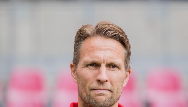 Torwarttrainer Alexander Bade erg&auml;nzt das Team von Peter St&ouml;ger beim BVB. Foto: Rolf Vennenbernd