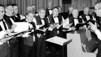 Fehlerfrei, unterhaltend und abwechslungsreich: Der Auftritt des Liederkranzes Cleebronn unter der Leitung von Günther Schulz. (Foto: Birgit Riecker) Fehlerfrei, unterhaltend und abwechslungsreich: Der Auftritt des Liederkranzes Cleebronn unter der Leitung von Günther Schulz. (Foto: Birgit Riecker)