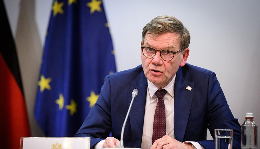 Außenminister Wadephul wünscht sich größeren Druck auf Moskau. Außenminister Wadephul wünscht sich größeren Druck auf Moskau.