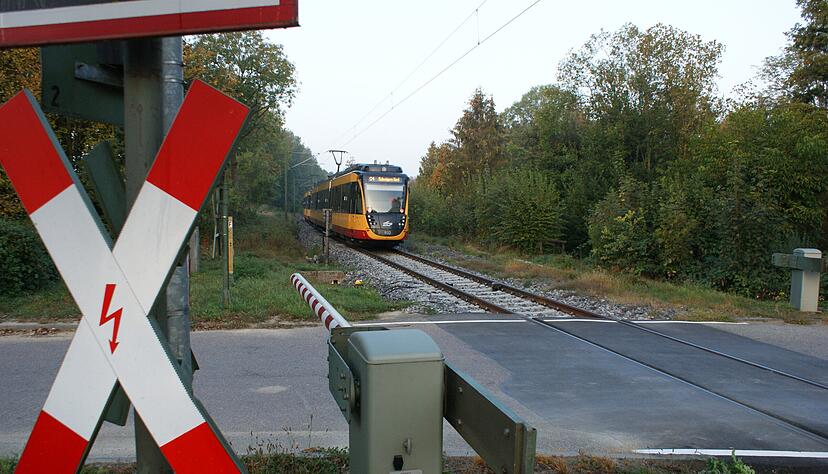Die eingleisige S4-Stadtbahnstrecke im Westen von Leingarten. Hat eine Stadtbahn Verspätung, muss eine gegenläufige erst warten. Foto: Carsten Friese Die eingleisige S4-Stadtbahnstrecke im Westen von Leingarten. Hat eine Stadtbahn Verspätung, muss eine gegenläufige erst warten. Foto: Carsten Friese