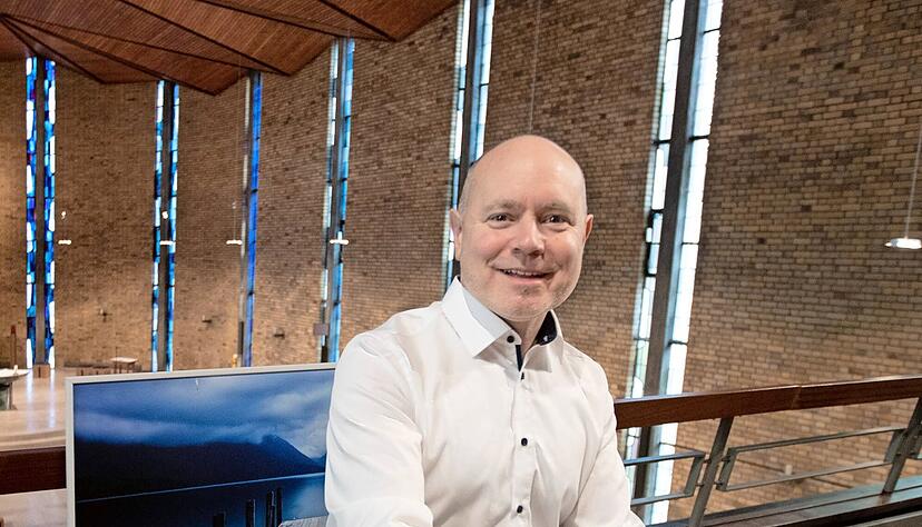 Patrick Gläser an einem seiner Arbeitsplätze − der Orgel in der Kirche St. Joseph in Öhringen.
Foto: Andreas Veigel Patrick Gläser an einem seiner Arbeitsplätze − der Orgel in der Kirche St. Joseph in Öhringen.
Foto: Andreas Veigel