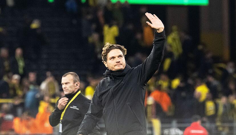 Dortmunds Trainer Edin Terzic winkt nach dem Spiel. Dortmunds Trainer Edin Terzic winkt nach dem Spiel.