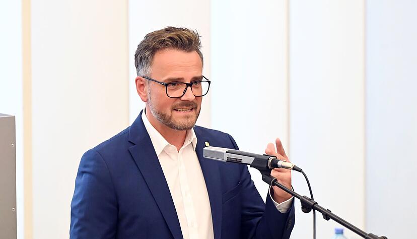 Oberbürgermeister Peter Boch (CDU) begrüßte die neuen Stadträtinnen und Stadträte. Oberbürgermeister Peter Boch (CDU) begrüßte die neuen Stadträtinnen und Stadträte.