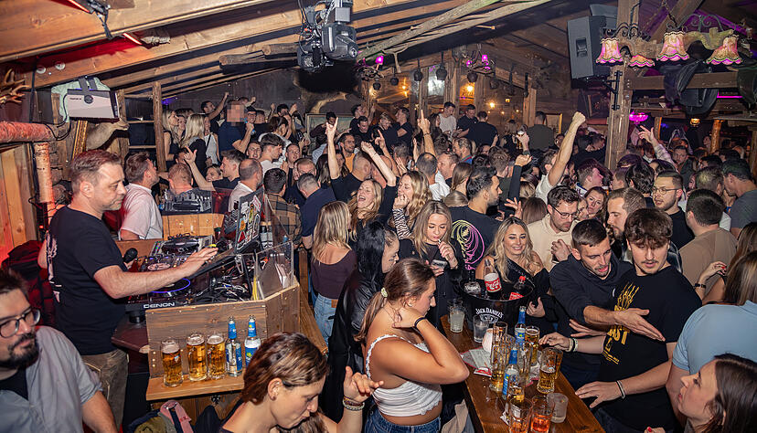 Nach dem t&ouml;dlichen Brand in einer Schweizer Bar hat der Betreiber des Heilbronner Winterdorfs Konsequenzen gezogen.