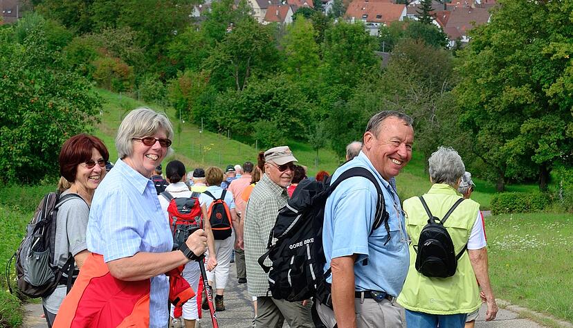 Gute Stimmung: Wanderung des Albvereins rund um Talheim im Jahr 2013, die die Ortsgruppe für den Stimme-Lesersommer organisiert hat. Zurzeit machen die Ortsgruppen keine Touren wegen der Corona-Krise.
Foto: Archiv/Gleichauf Gute Stimmung: Wanderung des Albvereins rund um Talheim im Jahr 2013, die die Ortsgruppe für den Stimme-Lesersommer organisiert hat. Zurzeit machen die Ortsgruppen keine Touren wegen der Corona-Krise.
Foto: Archiv/Gleichauf