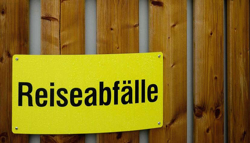 Ein Container auf der Rastanlage Sommerhofen bei Stuttgart an der A8. Was hier drin landet, kann keinen Schaden mehr anrichten. Foto: Gleichauf