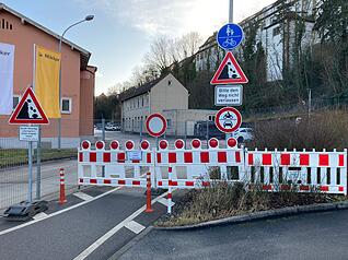In Lauffen ist der Neckartalradweg nach einem Felsabgang bis auf weiteres gesperrt. In Lauffen ist der Neckartalradweg nach einem Felsabgang bis auf weiteres gesperrt.