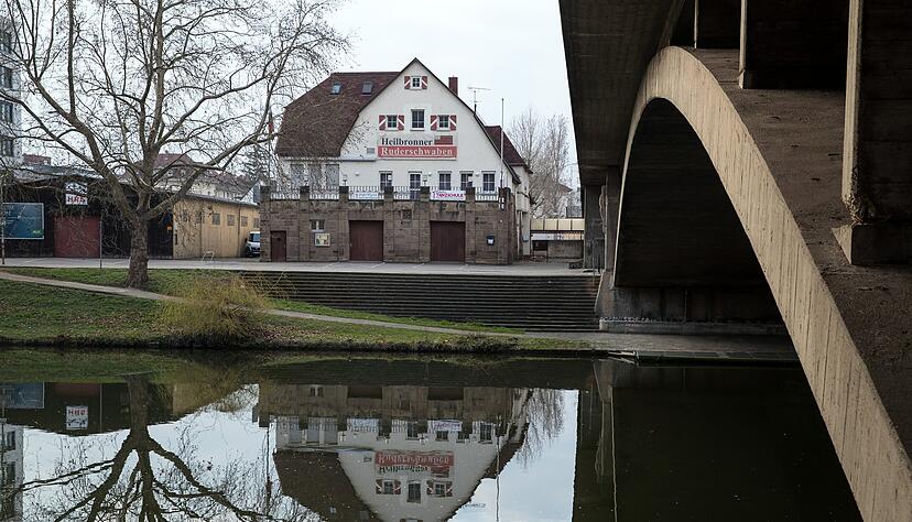 Das Schwabenhaus an der Rosenbergbrücke gehört jetzt der Schwarz-Gruppe, die es zur Abrundung des benachbarten Kaufland-Areals gekauft hat.
Foto: Andreas Veigel
