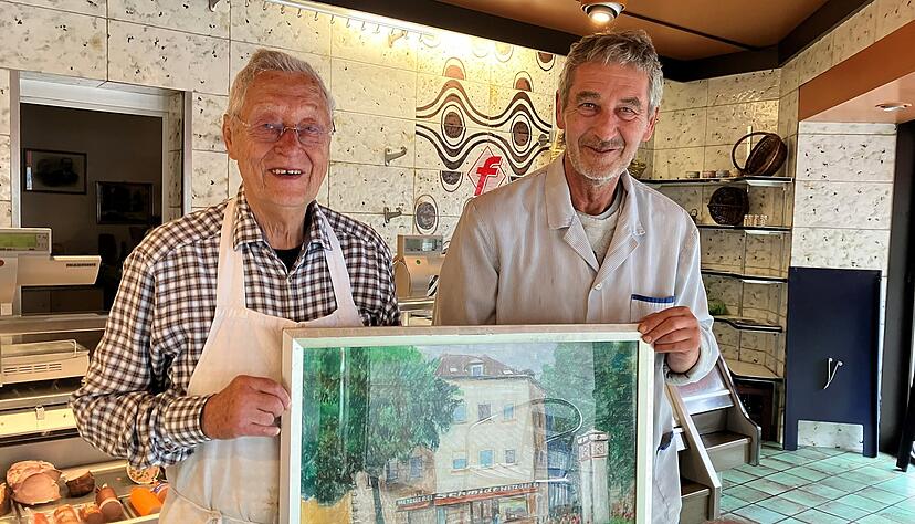 Von ihm können sich Jüngere eine Scheibe abschneiden: Karl-Friedrich Schmidt (88) stand noch bis Mitte der Woche täglich an der Verkaufstheke. Sein Sohn Jürgen führt die beliebte Metzgerei an der Herbststraße weiter. Von ihm können sich Jüngere eine Scheibe abschneiden: Karl-Friedrich Schmidt (88) stand noch bis Mitte der Woche täglich an der Verkaufstheke. Sein Sohn Jürgen führt die beliebte Metzgerei an der Herbststraße weiter.