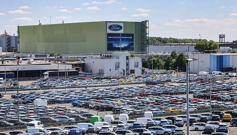 Das Angebot an Ford-Neuwagen auf dem Gelände des Kölner Werks ist groß, die Nachfrage aber hat noch Luft nach oben.