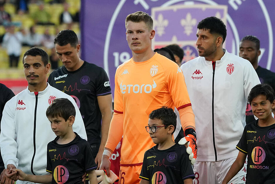 Aufgrund mangelnder Spielzeit in München wechselte Nübel 2021 auf Leihbasis für zwei Jahre zum AS Monaco, und spielt dort in der französischen Ligue 1.