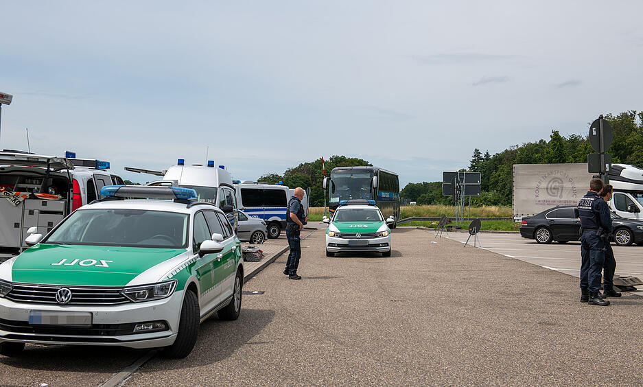 Großkontrolle der Autobahnpolizei "zur Bekämpfung und Kenntnisgewinnung im Bereich Drogenfahndung und Urkundenfälschung