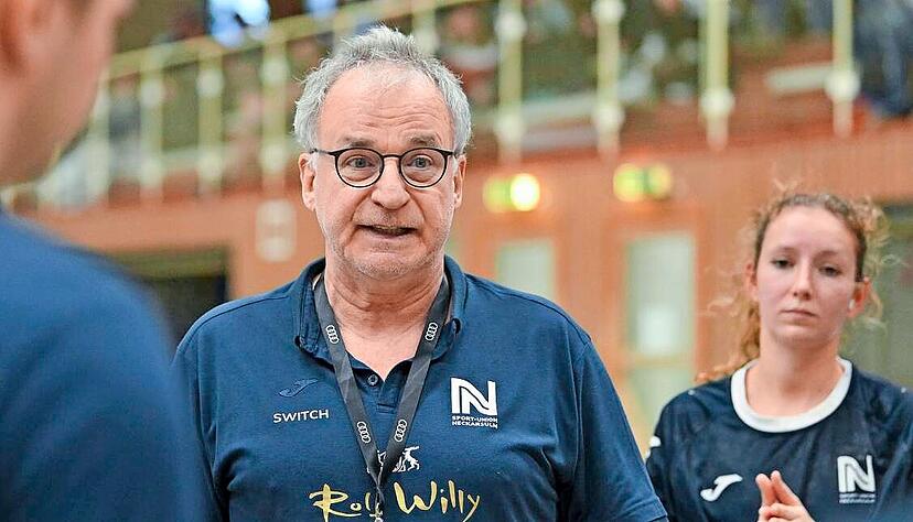 Trainer Stefan Krebs möchte den Weg mit vielen Neckarsulmer Eigengewächsen wie Rückraum-Akteurin Trixi Hanak (rechts) auch in der nächsten Saison weitergehen.