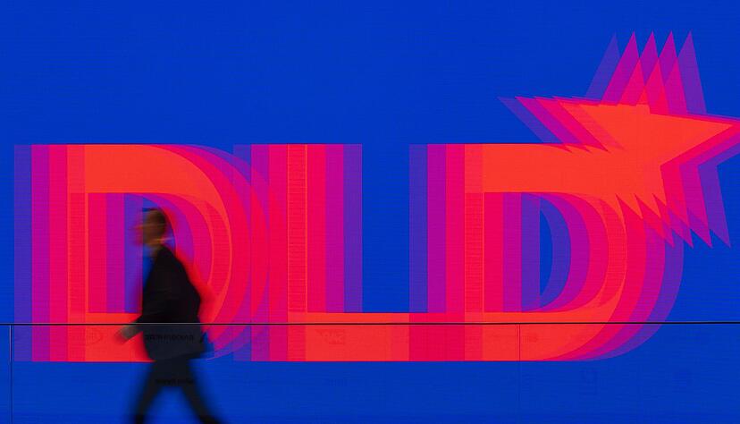 Der Münchner Informatiker Björn Ommer verglich auf der Digitalkonferenz DLD den aktuellen Stand der KI mit dem Start der Fließbandproduktion durch Henry Ford vor über 100 Jahren. Der Münchner Informatiker Björn Ommer verglich auf der Digitalkonferenz DLD den aktuellen Stand der KI mit dem Start der Fließbandproduktion durch Henry Ford vor über 100 Jahren.