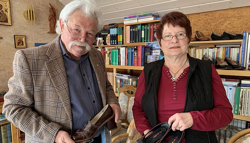 Erich und Christa Schuh sind seit über 50 Jahren zusammen. Sie ist seine größte Liebe. Eine andere Liebe gilt Schuhen. Aber vor allem liebt er das Leben in seiner ganzen Buntheit. Foto: Ulrike Plapp-Schirmer Erich und Christa Schuh sind seit über 50 Jahren zusammen. Sie ist seine größte Liebe. Eine andere Liebe gilt Schuhen. Aber vor allem liebt er das Leben in seiner ganzen Buntheit. Foto: Ulrike Plapp-Schirmer