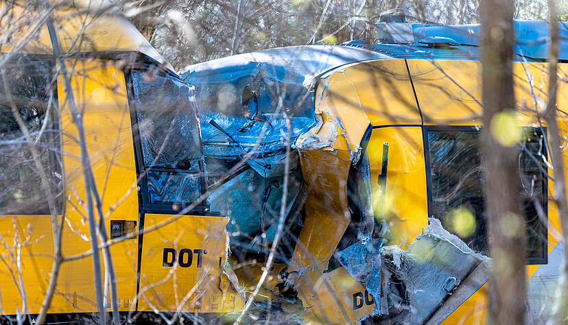 Zwei Z&uuml;ge sind am Morgen auf der Bahnstrecke zwischen Hiller&oslash;d und Kagerup, n&ouml;rdlich von Kopenhagen, zusammengesto&szlig;en. Bei dem Zugungl&uuml;ck sind nach Angaben der Polizei mehrere Menschen verletzt worden.