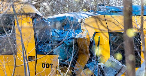 Zwei Z&uuml;ge sind am Morgen auf der Bahnstrecke zwischen Hiller&oslash;d und Kagerup, n&ouml;rdlich von Kopenhagen, zusammengesto&szlig;en. Bei dem Zugungl&uuml;ck sind nach Angaben der Polizei mehrere Menschen verletzt worden.