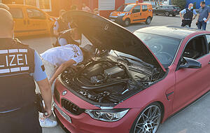 Der BMW muss wegen eines fehlenden Partikelfilters zum TÜV. Auf den Fahrer kommt ein Bußgeld zu. Foto: Alexander Klug
