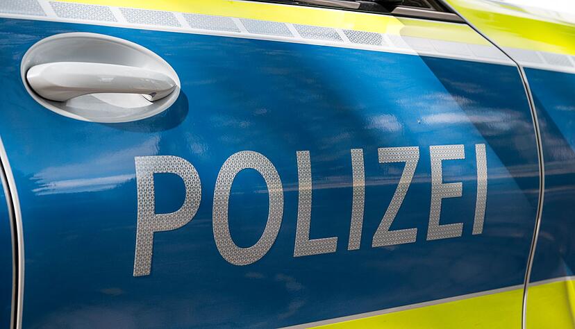 Eine Frau hat eine Jugendliche mit einem Messer verletzt. (Symbolbild) Eine Frau hat eine Jugendliche mit einem Messer verletzt. (Symbolbild)