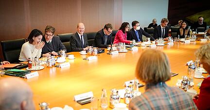 Bundeskanzler Olaf Scholz w&auml;hrend der  Sitzung des Kabinetts im Kanzleramt.