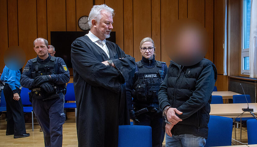 Weil er seine Ex-Freundin mit einem Molotowcocktail habe t&ouml;te wollen, muss sich ein 46 Jahre alter Mann aus Oberstenfeld vor dem Landgericht verantworten.
