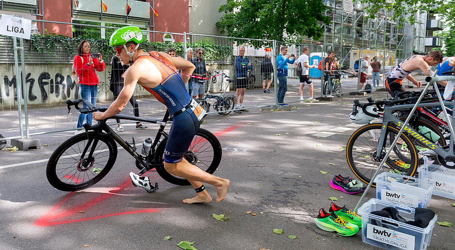 VR-Bank-Triathlon in Heilbronn: Bilder vom Schwimmen im Neckar, von der Rad- und der Laufstrecke