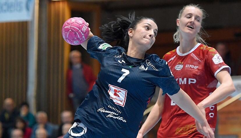 Fatos Kücükyildiz’ Arbeitstag war nach 40 Minuten schmerzhaft zu Ende. Die Schwedin konnte ihren Teamkolleginnen nach dem Spiel aber mit einem bandagierten linken Knie wenigstens eigenen Fußes in die Kabine folgen.