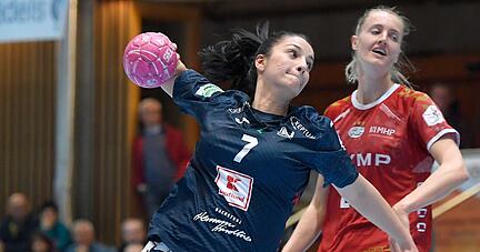 Fatos Kücükyildiz’ Arbeitstag war nach 40 Minuten schmerzhaft zu Ende. Die Schwedin konnte ihren Teamkolleginnen nach dem Spiel aber mit einem bandagierten linken Knie wenigstens eigenen Fußes in die Kabine folgen.
