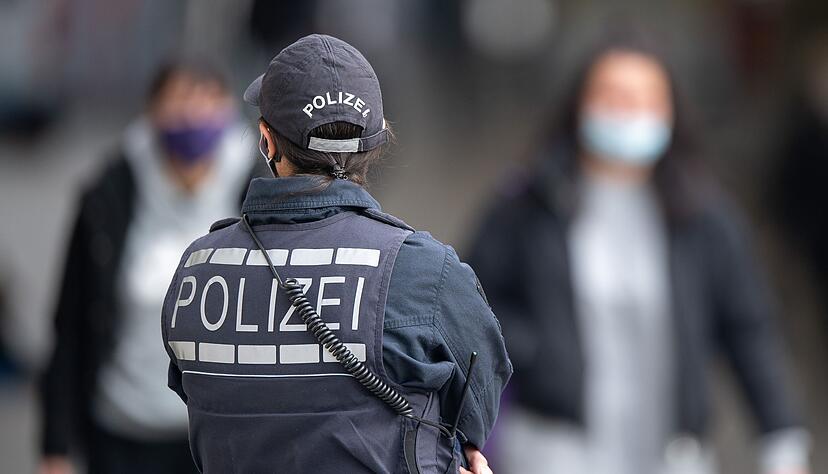 Der Staat versucht, die Gefährder im Blick zu behalten. (Symbolbild) Der Staat versucht, die Gefährder im Blick zu behalten. (Symbolbild)