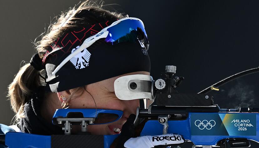 Franziska Preu&szlig; am Schie&szlig;stand.