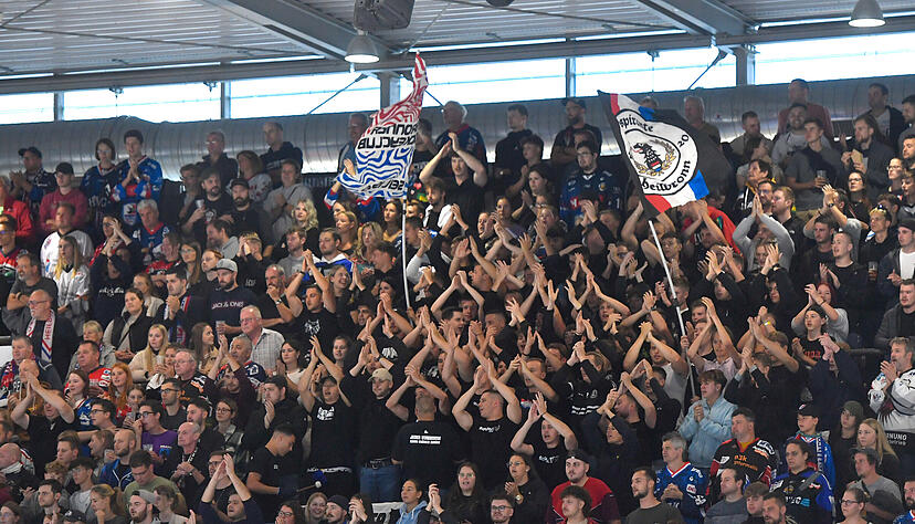 Die Fans der Heilbronner Falken sind schon voller Vorfreude auf die Viertelfinal-Serie gegen die Memmingen Indians. Die Fans der Heilbronner Falken sind schon voller Vorfreude auf die Viertelfinal-Serie gegen die Memmingen Indians.