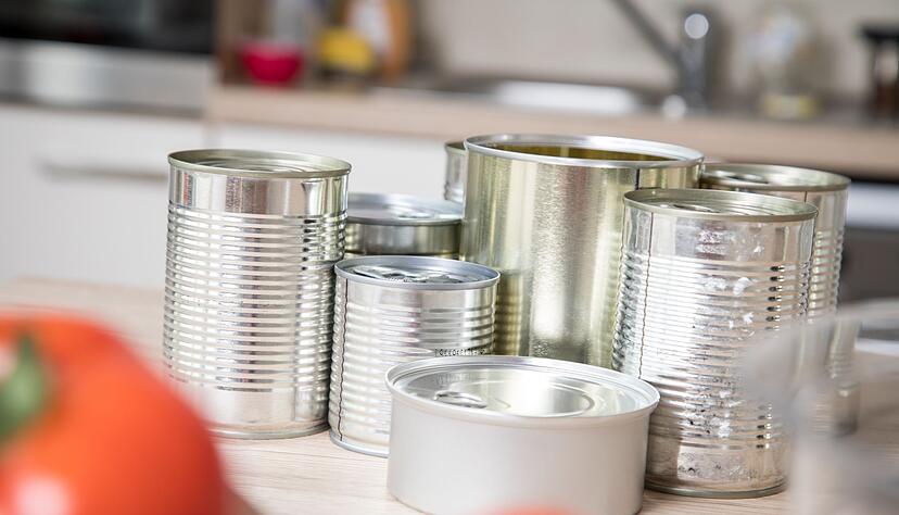 Thunfisch, Suppen, Kokosmilch: Konserven sind oft mit Bisphenol A belastet. Thunfisch, Suppen, Kokosmilch: Konserven sind oft mit Bisphenol A belastet.